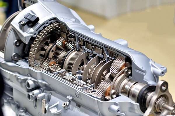 Mechanic-CCM-Garage-Car-Transmission-Repair-Service-Dubai